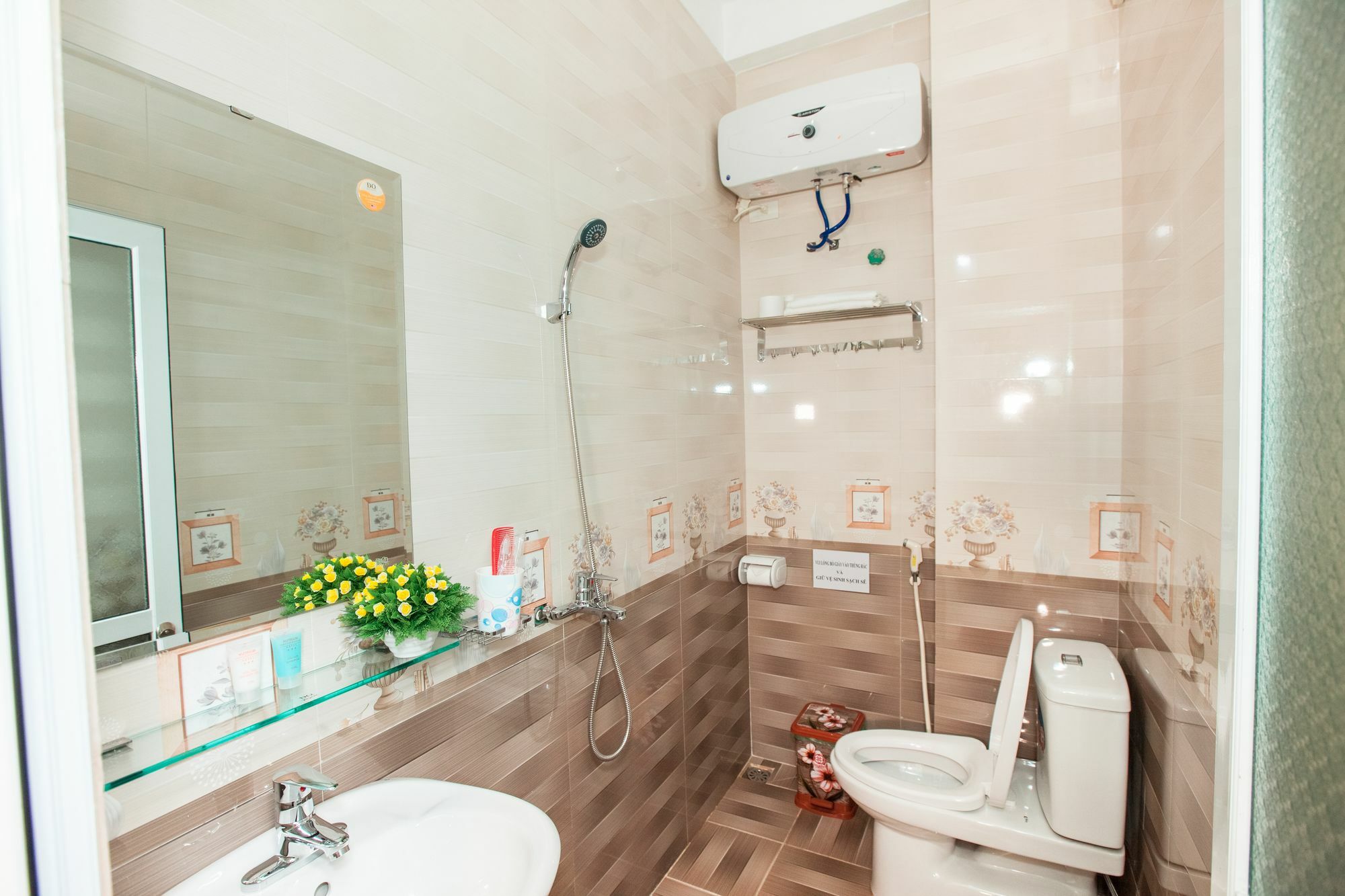 Dang Quang Guesthouse Ha Long Bagian luar foto